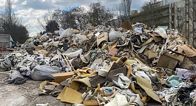 Buca'da sanayi sitesinde çöp yığınları esnafı bezdirdi
