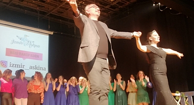 İzmir Aşkına hekimler için sahnedeydi