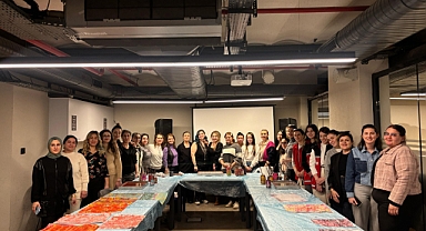 İzmir'de Roman Kadınlara Özel Ebru Atölyesi: 