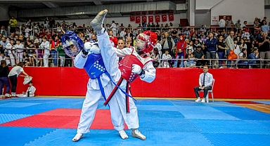 İzmir'de Taekwondo Maçlarına Rekor Katılım…