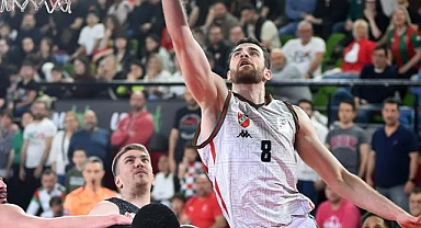 Karşıyaka'da potada Hakan sakatlandı