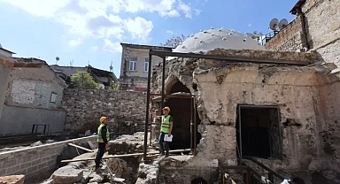 Konak'ta tarihi hamam ayağa kalkıyor