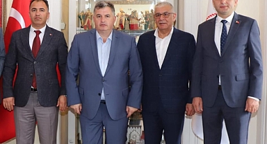 AK Parti İzmir İl Yöneticilerinden Turizm İl Müdürü Dr. Sadık Doğruer’e Övgü Dolu Sözler: Sağlıkta Da, Yerel Yönetimlerde De Başarılı