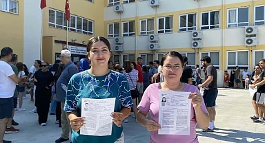 Annesiyle aynı okulda sınava girdi