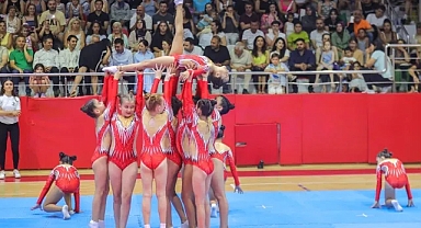 Bayraklılı kursiyerlerden yıl sonu gösterisi