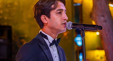 “Gassal” Filmiyle Yükselişe Geçen Şahin Kendirci, İlk Kez İzmir Sahnesinde