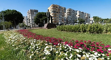 İzmir'e yaz dokunuşu