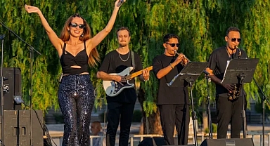 İzmirliler “Yaza Merhaba” dedi