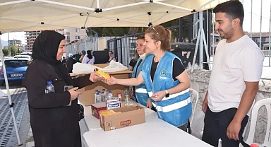 Menemen Belediyesi öğrencileri ve aileleri yalnız bırakmadı!