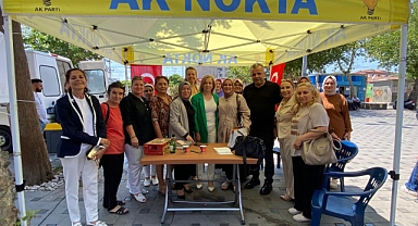 AK Parti Çiğli’den Şehitlerimize Vefa: Kasaplar Meydanı’nda Dualar ve İkramlar Yükseldi