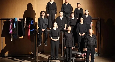 Alkışlar Karabağlar Kent Tiyatrosu kursiyerlerine