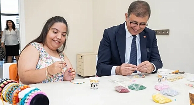 Başkan Tugay Engelli Çalışmaları Merkezi’ni ziyaret etti