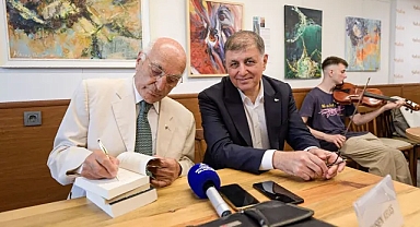 Başkan Tugay Prof. Dr. Ruşen Keleş’in imza gününe katıldı