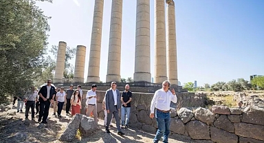 Başkan Tugay Smyrna kazılarını inceledi