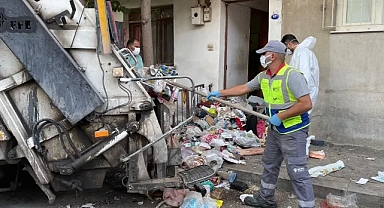 Bornova'da çöp ev mesaisi... Yedi yıllık kabus son buldu!