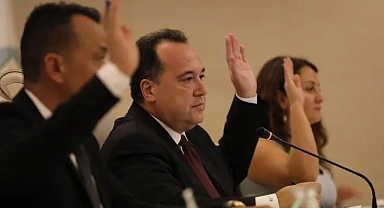 Büyükşehir Meclisi’nde ilginç anlar: “10 yıl diyelim, o zamana kadar AK Parti kalmaz”