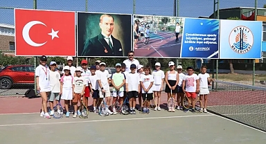 Dikili’de çocuklardan tenise yoğun ilgi