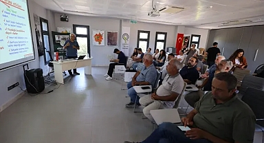 Efes Tarlası Yaşam Köyü’nde şeftali üreticilerine eğitim