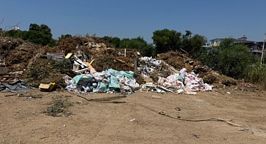 Gümüldür’ün Göbeğinde Belediye'nin Yaptığı ÇÖPLÜK  
