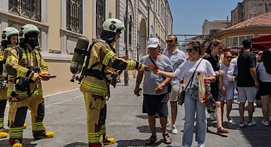 İzmir İtfaiyesi sokağa indi... Vatandaşlara duyarlılık çağrısı