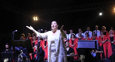 Seferihisar'da sanat ve dayanışma “Yıldızların Altında” buluştu