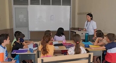 Aydınlı çocuklar yazı İngilizce öğrenerek geçiriyor