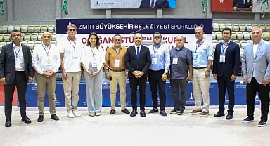 İzmir Büyükşehir Spor Kulübü’nde bayrak değişimi