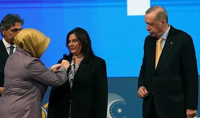 Özlem Çerçioğlu AK Parti’ye katıldı