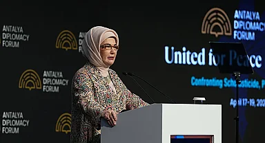 Emine Erdoğan'dan Filistinli çocukların eğitimi için çağrı: Eğitim, barışı beklerken askıya alınabilecek bir lüks değildir